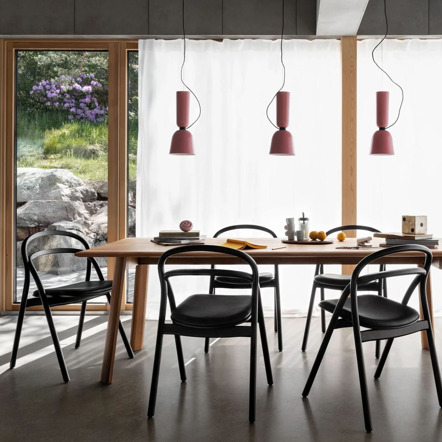 Alle Dining Table