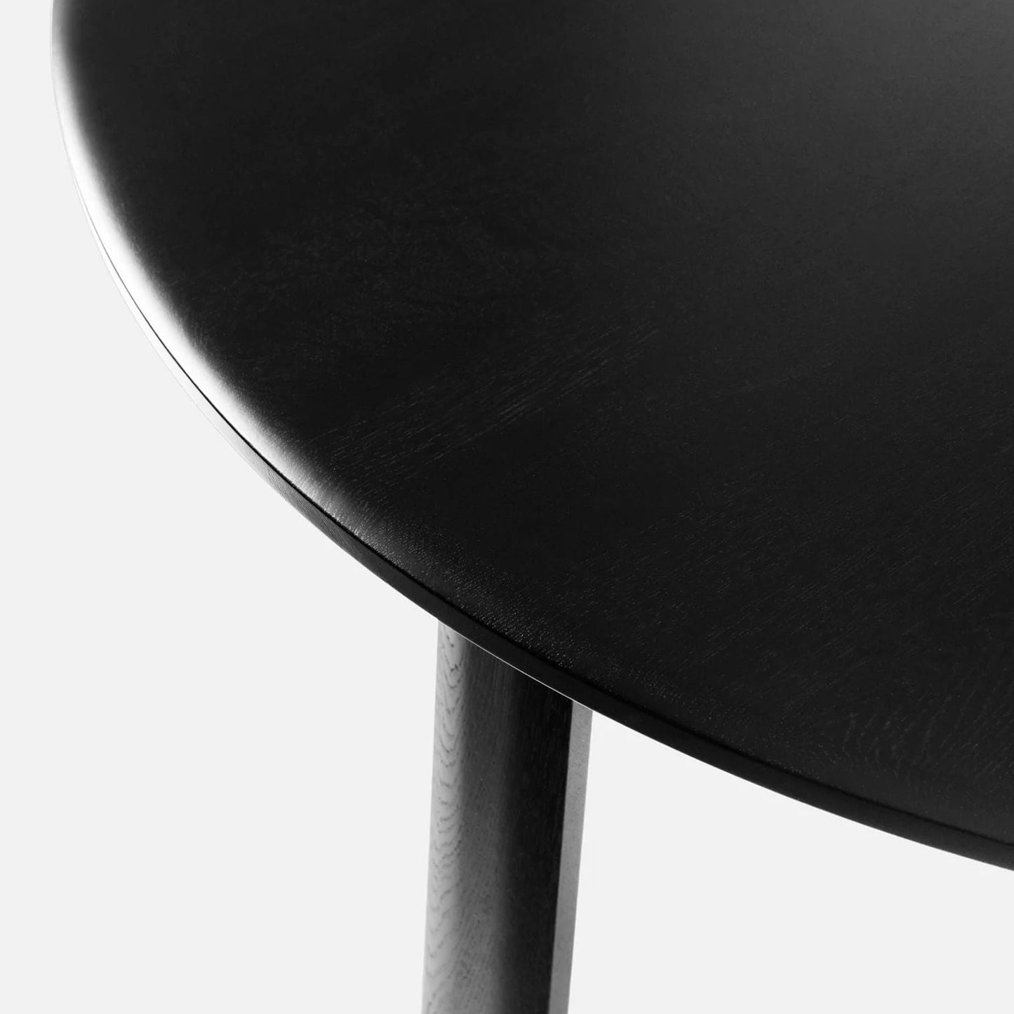 Alle Round Dining Table