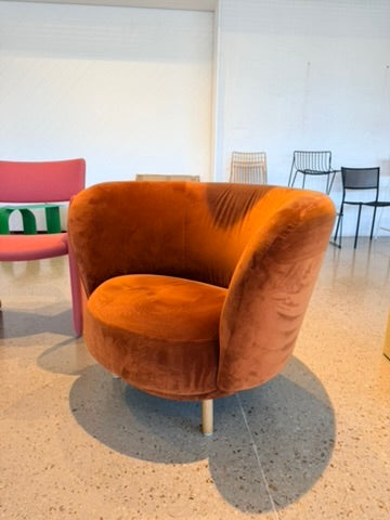 Massproductions Dandy armchair, Instyle Atelier Luxury, oak leg