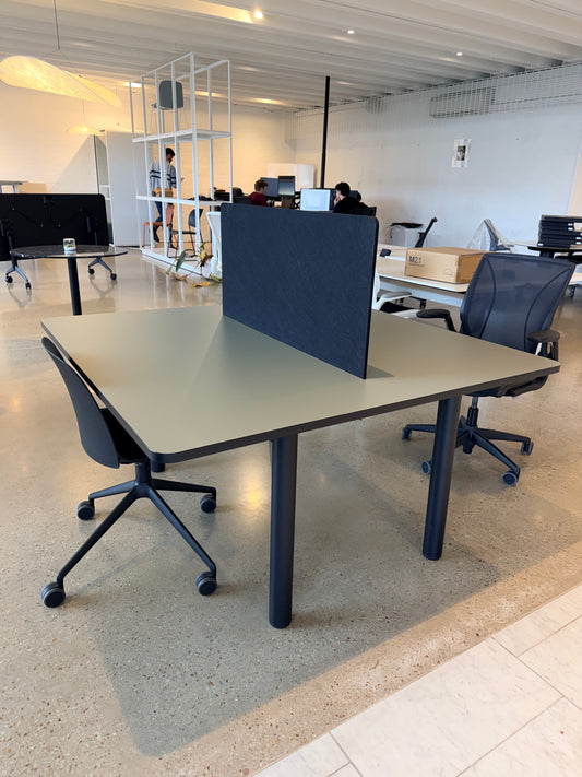 Moto Double fixed height workstation