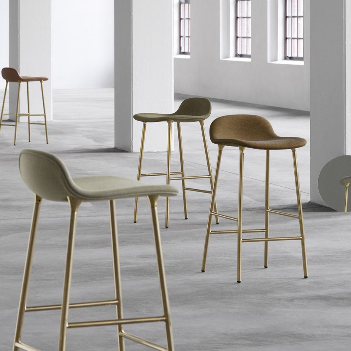 Form stool - Steel Upholstered